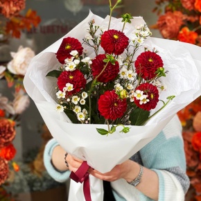 Букет "Марс" из георгин и хамелациума в Подольске