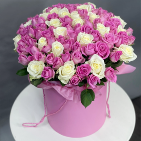 Композиция в шляпной коробке из 151 розы кения микс в Подольске