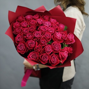 Букет из 35 малиновых роз Шангрила (50 см) в Подольске