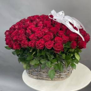 Композиция в корзине из 101 красной розы в Подольске