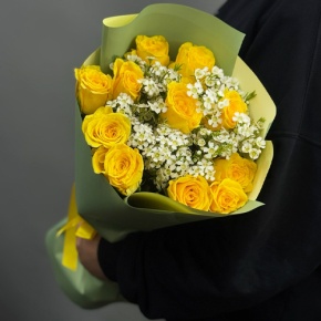 Букет "Нотка счастья" из лимонных роз и хамелациума (40 см) в Подольске