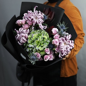 Букет "Бессоница" из хризантем Виена, сафари, кустовых роз, Голландской гортензии и эрингиума в Подольске
