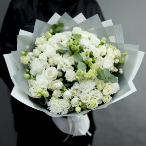 Букет "Маскарпоне" из роз, диантусов, эустом и гиперикума в Подольске