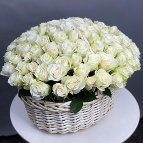 101 белая роза в корзине (40 см) в Подольске