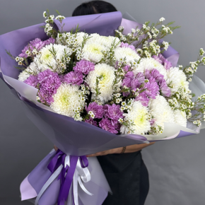 Букет "Лола" из хризантем Магнум, хамелациума и кустовых хризантем в Подольске