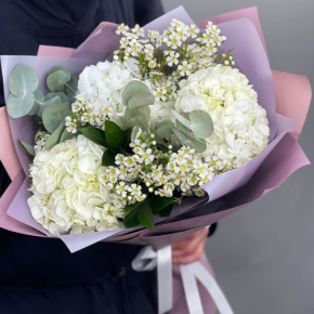 Букет "Суприм" из гортензий и хамелациума в Подольске