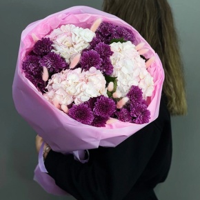 Букет "Фиалка" из гортензий и хризантем в Подольске
