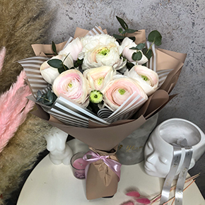 Букет розовых ранункулюсов в Подольске