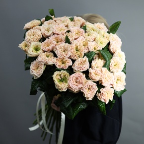 Букет из 35 кремовых махровых пионовидных роз (70 см) в Подольске
