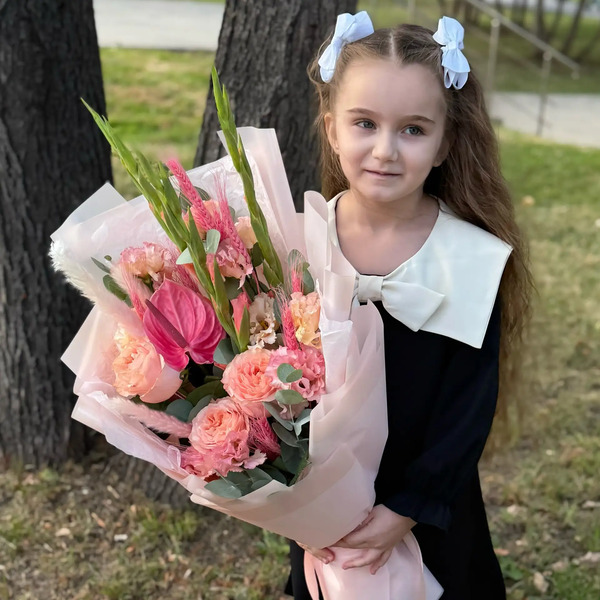 Букет на 1 сентября с гладиолусами, розами и антуриумом в Подольске