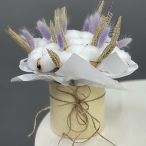 Композиция в шляпной коробке из хлопка, лагуруса и пшеницы (Сухоцвет) в Подольске