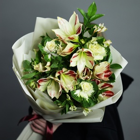 Букет "Феличита" из амариллисов, альстромерий и брассики в Подольске