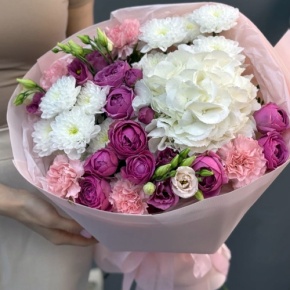 Букет "Вуаль" из хризантемы, кустовых пионовидных роз Мисти Баблз, диантусов, Голландской гортензии и эустом в Подольске