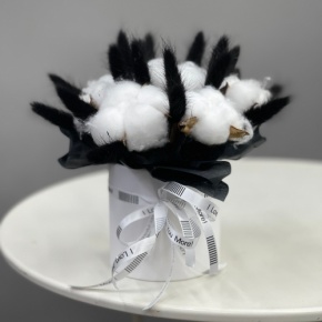 Композиция в шляпной коробке мини "Чикатуха" из хлопка и лагуруса в Подольске