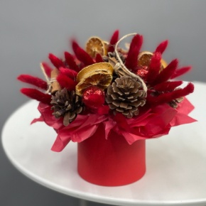 Композиция в шляпной коробке "Глинтвейн" из шишек, корицы и лагуруса в Подольске