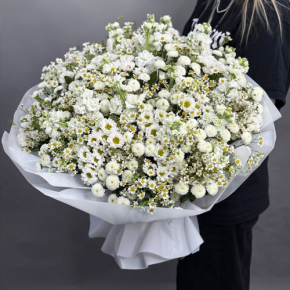 Букет "Эдем" из хризантем, маттиол и ромашек в Подольске