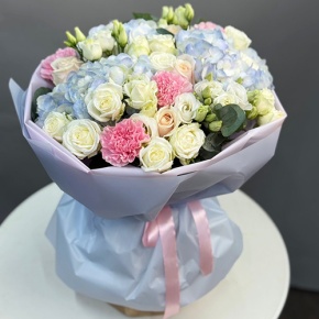 Букет "Джиа" из гортензий, кустовых роз и диантусов в Подольске