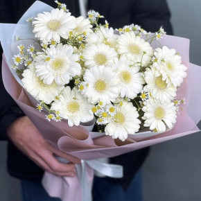 Нежный букет из гербер и ромашек в Подольске