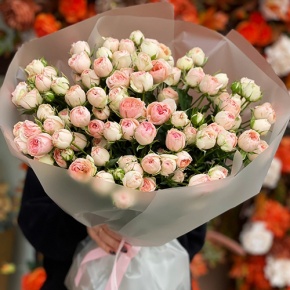 Букет из 35 нежных кустовых роз (40 см) в Подольске