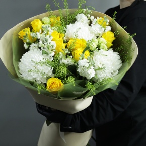 Букет "Фисташка" из роз, хризантем и маттиол в Подольске