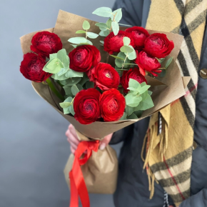 Букет из 11 ранункулюсов и эвкалипта в Подольске