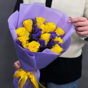 Букет "Лейкерс" из лимонных роз и статицы в Подольске