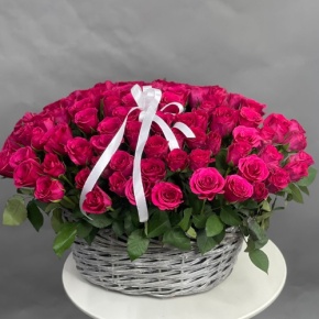 Композиция в корзине из 101 малиновой розы (40 см) в Подольске