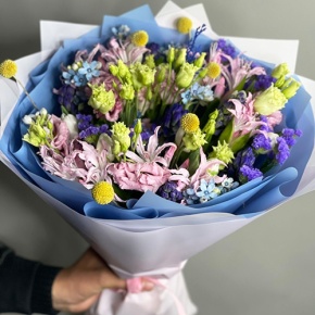 Букет "Загадка вечности" из гиацинтов, нерине, тюльпанов и оксипеталума в Подольске