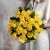 Букет из 25 лимонных роз с рускусом (40 см) в Подольске