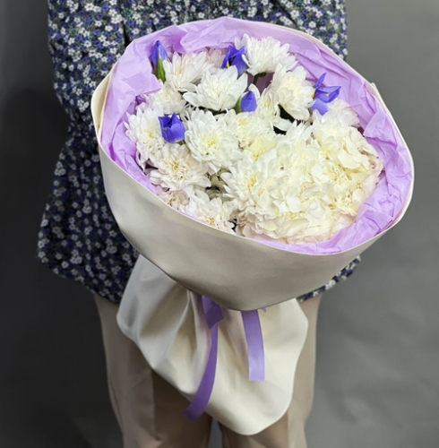 Букет "Грация" из ирисов, гортензии и кустовых хризантем в Подольске