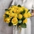 Букет из 25 лимонных роз с рускусом (40 см) в Подольске