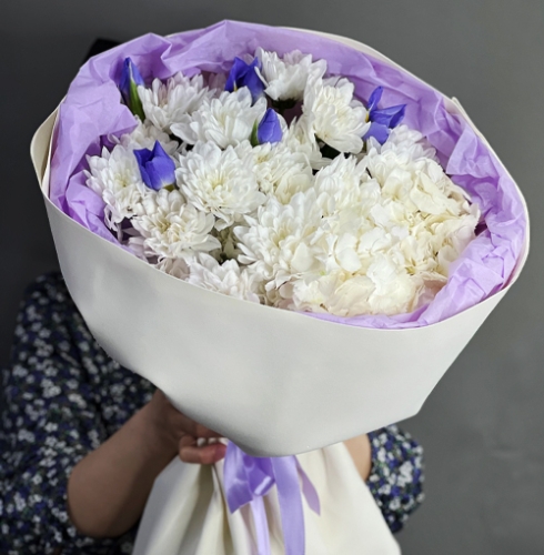 Букет "Грация" из ирисов, гортензии и кустовых хризантем в Подольске