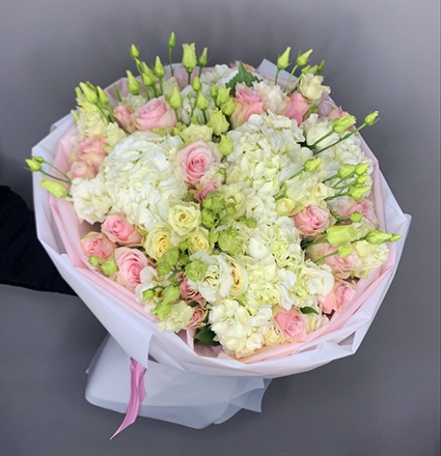 Букет "София" из гортензий, эустом и роз в Подольске
