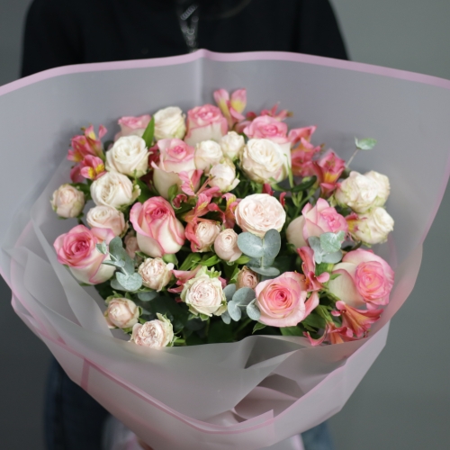 Букет "Розовый фламинго" из роз, альстромерии и эвкалипта в Подольске